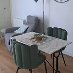 Sophie Dispo Dès Le 14 Juin Jusqu'au 26 Juillet Et Novembre 50m Des Cures Avec Son Coin Nuit Cosy Petit Balcon Vue Dégagée Wifi Place Parking Ascenseur *