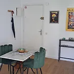 Sophie Dispo Dès Le 14 Juin Jusqu'au 26 Juillet Et Novembre 50m Des Cures Avec Son Coin Nuit Cosy Petit Balcon Vue Dégagée Wifi Place Parking Ascenseur Amélie-les-Bains-Palalda