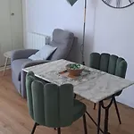 Sophie Dispo Dès Le 14 Juin Jusqu'au 26 Juillet Et Novembre 50m Des Cures Avec Son Coin Nuit Cosy Petit Balcon Vue Dégagée Wifi Place Parking Ascenseur Appartamento