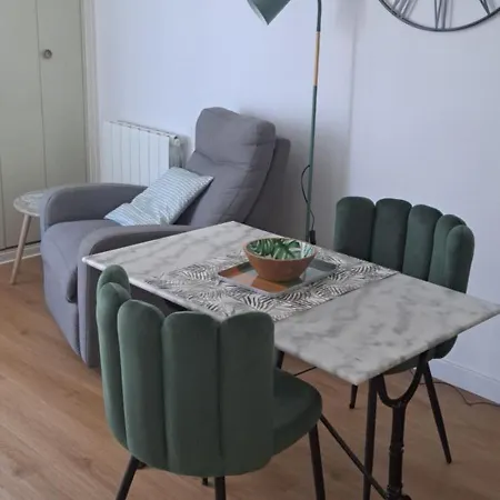 Oriente Nord Frais Bien Ventile Grand Balcon Wifi Parking Vue Etage Superieur Apartman *