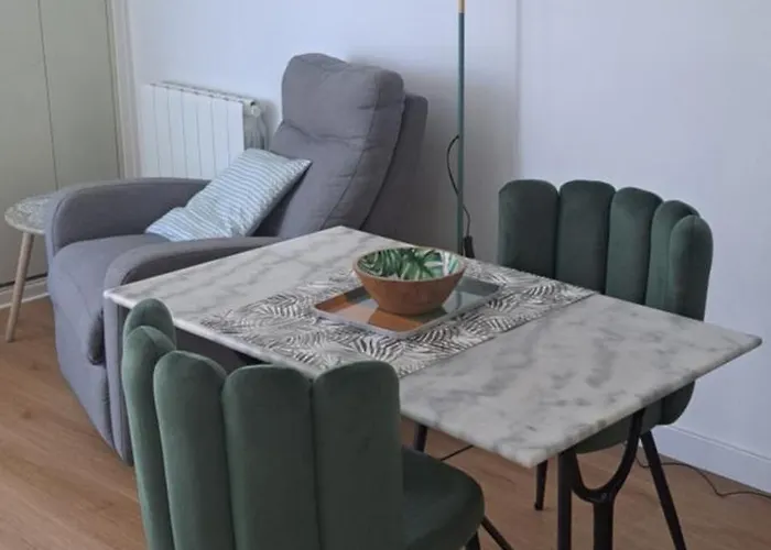 Sophie Dispo Des Le 14 Juin Jusqu'au 20 Aout Et Novembre 50m Des Cures Avec Son Coin Nuit Cosy Petit Balcon Vue Degagee Wifi Place Parking Ascenseur *