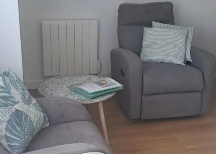 Sophie Dispo Des Le 14 Juin Jusqu'au 20 Aout Et Novembre 50m Des Cures Avec Son Coin Nuit Cosy Petit Balcon Vue Degagee Wifi Place Parking Ascenseur