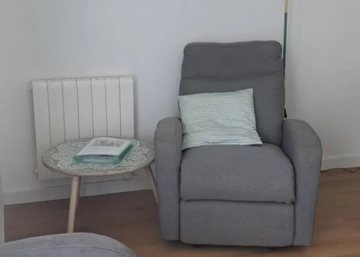 Sophie Dispo Des Le 14 Juin Jusqu'au 20 Aout Et Novembre 50m Des Cures Avec Son Coin Nuit Cosy Petit Balcon Vue Degagee Wifi Place Parking Ascenseur *