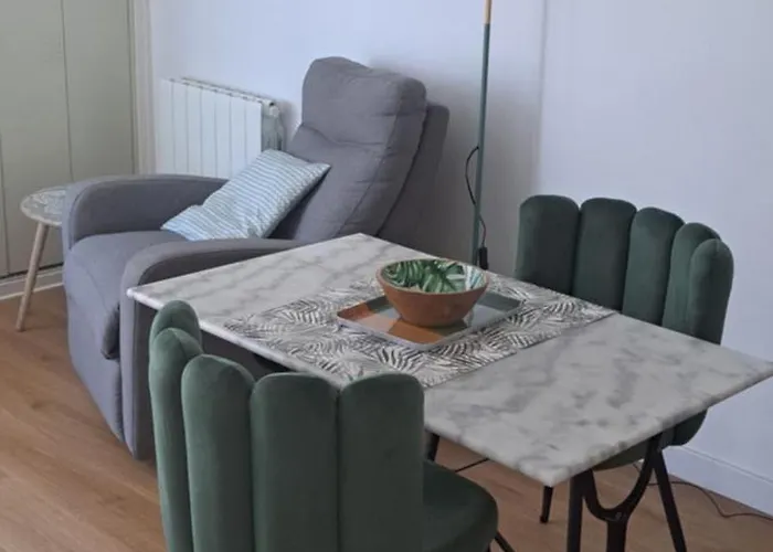 Dispo Juillet Aout Et Novembre 50m Des Cures Grand Sophie Coin Nuit Cosy Petit Balcon Vue Degagee Wifi Place Parking Ascenseur Apartment